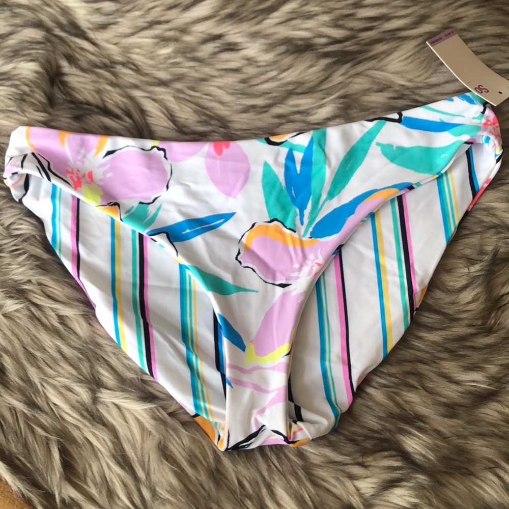 NWT reversible bikini bottom.